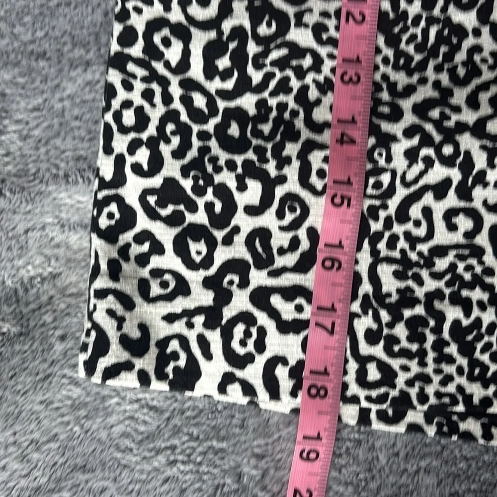 Ann Taylor Petite Skirt in Black/White Leopard Print Size 2P EUC